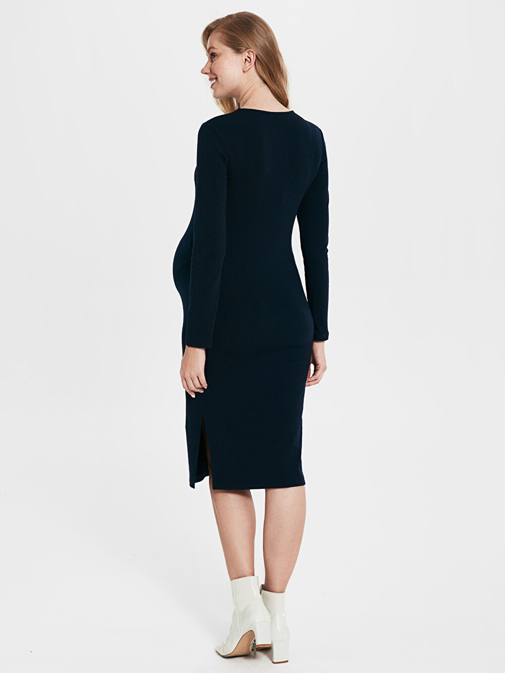 Robe pour Femmes en Coton Peigné à Manches Longues avec Col Rond-3