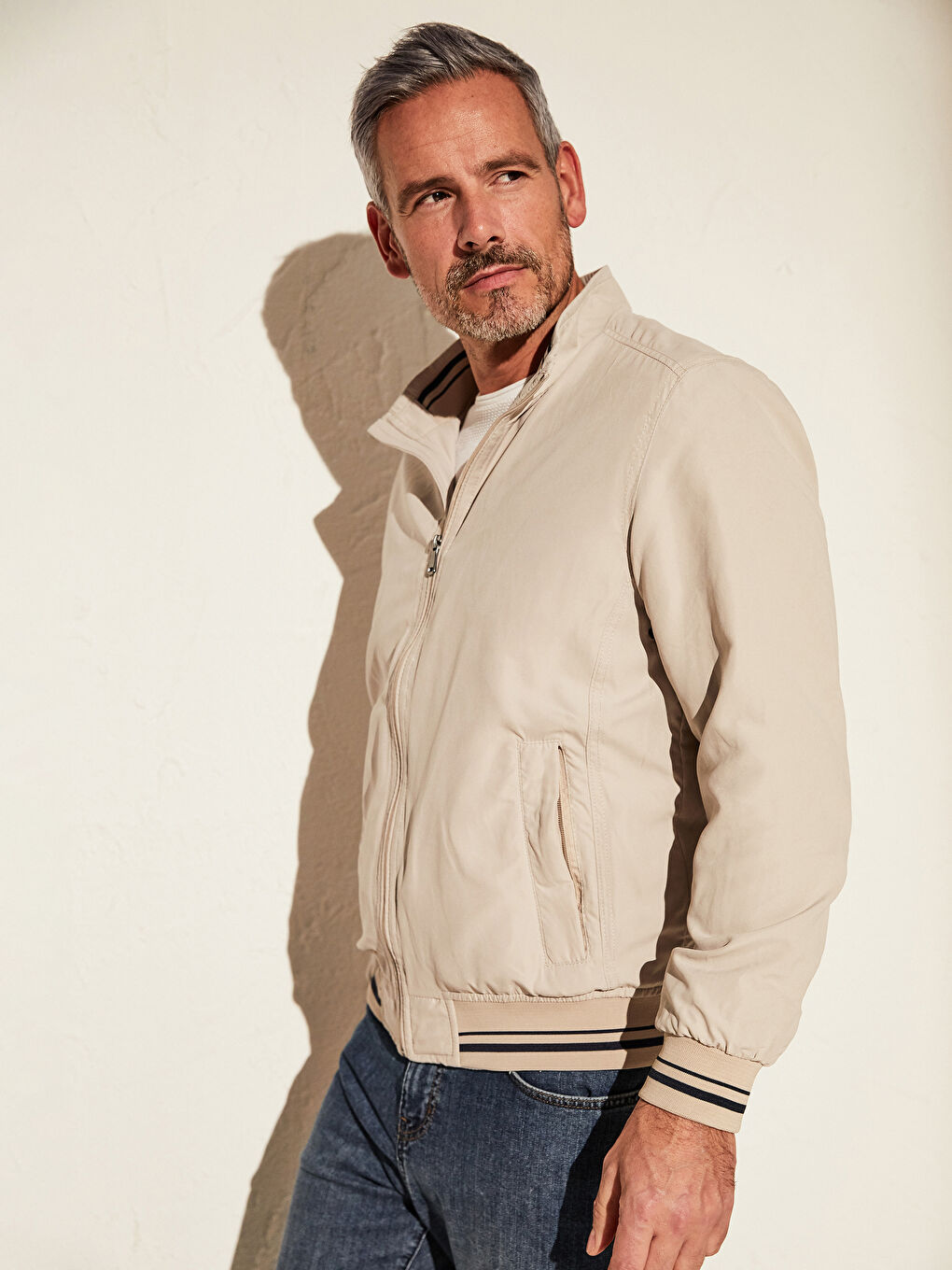 Bej Standart Kalıp Dik Yaka İnce Erkek Mont-1