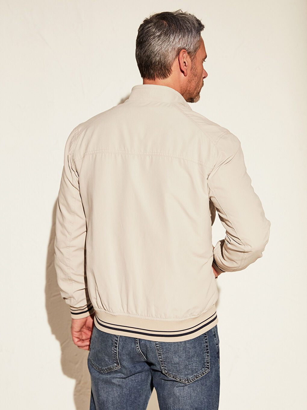 Bej Standart Kalıp Dik Yaka İnce Erkek Mont-2