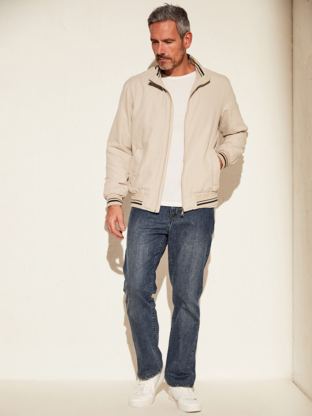 Bej Standart Kalıp Dik Yaka İnce Erkek Mont-3