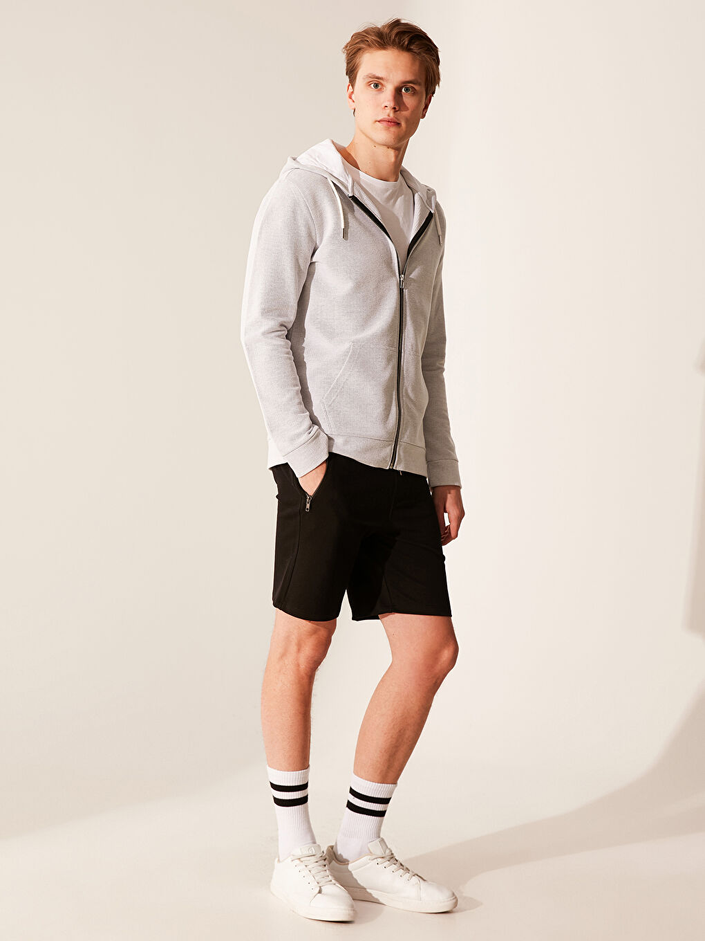 Gri Kapüşonlu Uzun Kollu Erkek Fermuarlı Sweatshirt-4