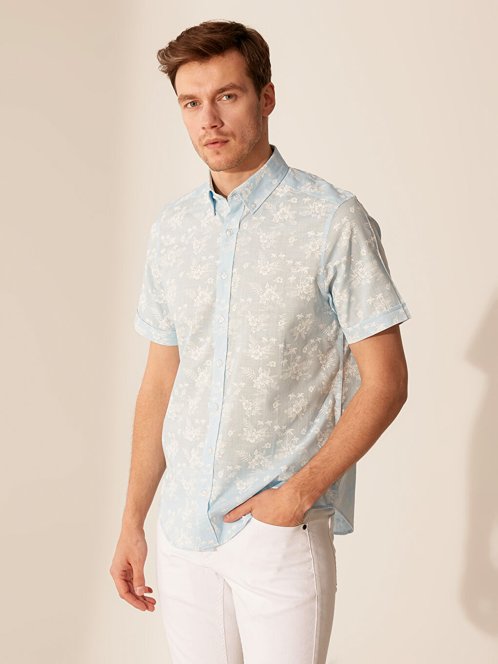 Beyaz Regular Fit Desenli Kısa Kollu Gömlek