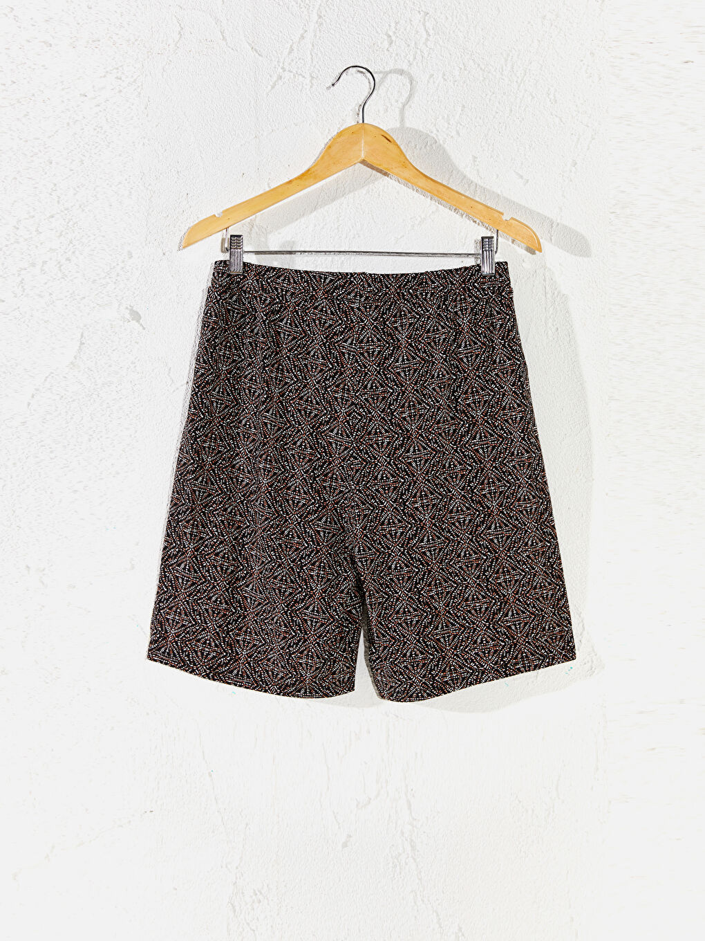 Beyaz Beli Lastikli Desenli Viskon Kadın Şort-1