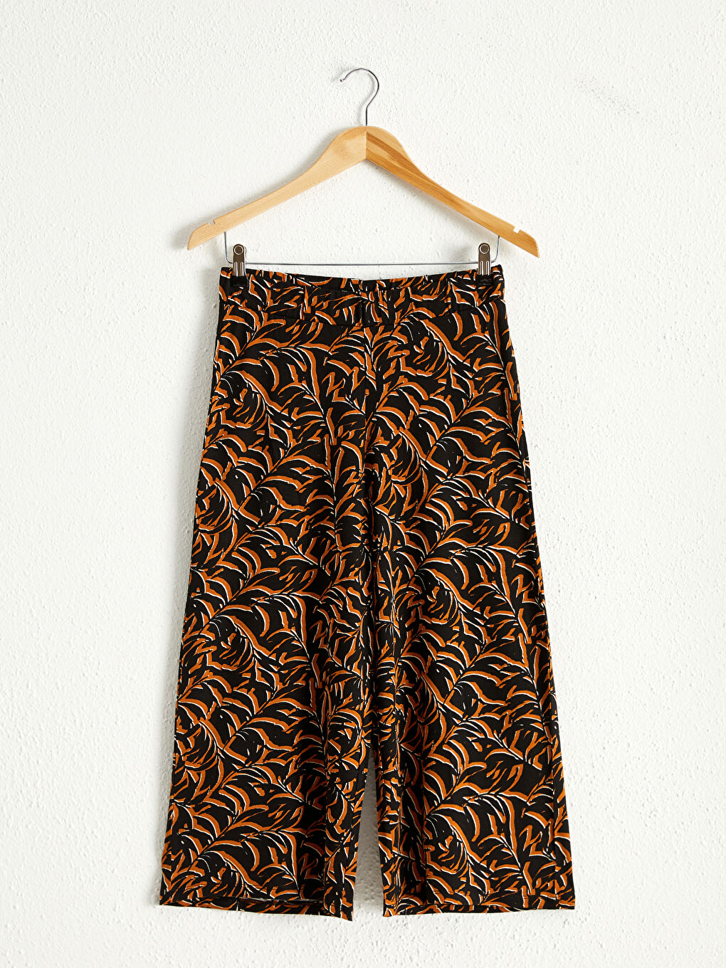 Elastic Waist Figured Viscose Capri