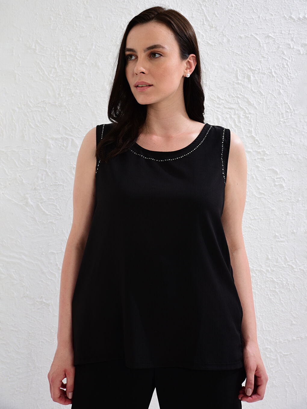 Siyah Bisiklet Yaka Viskon Kadın Atlet-1