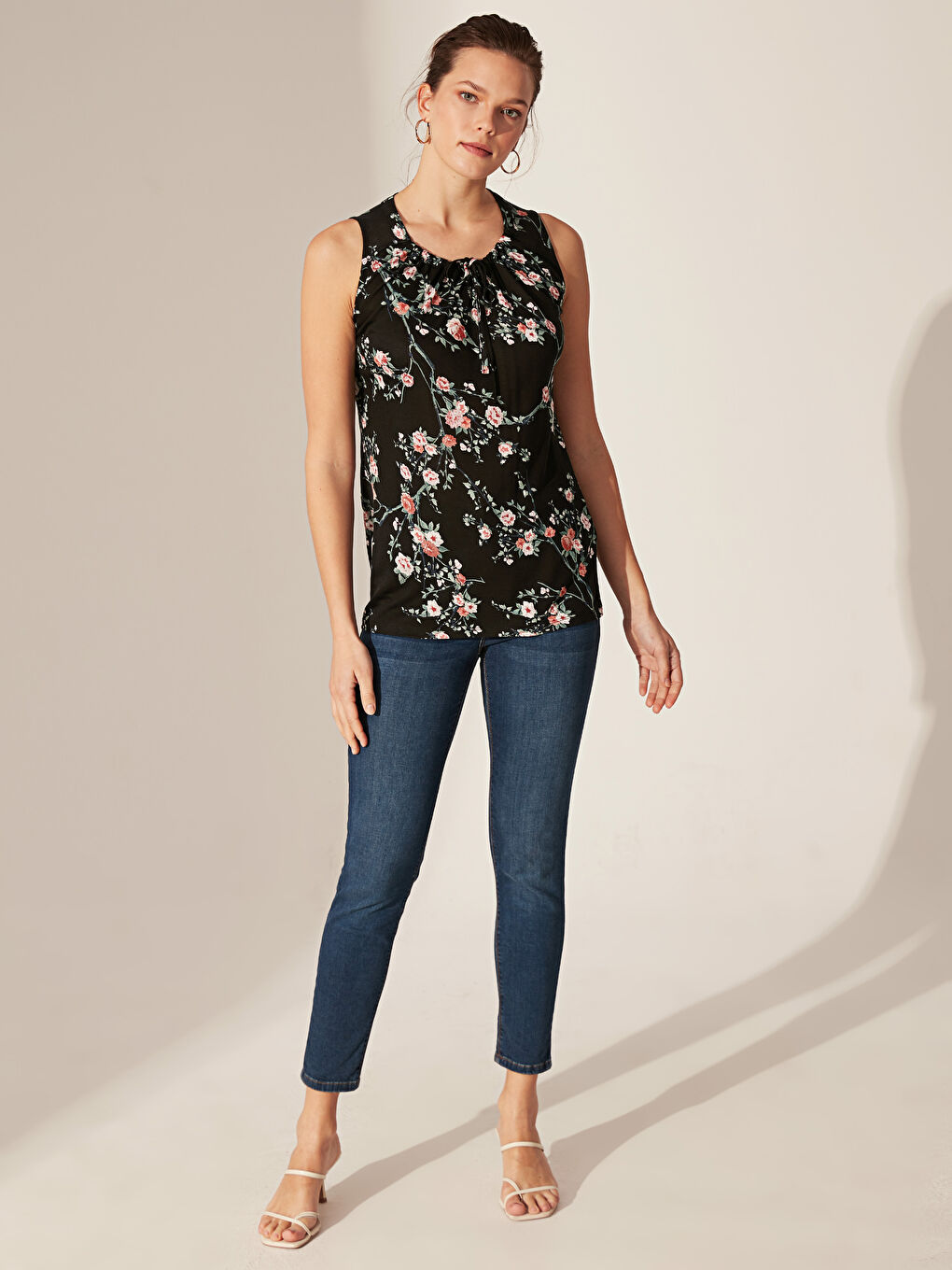 Майка без рукавів з круглим вирізом горловини з чесаної бавовни для жінок-1