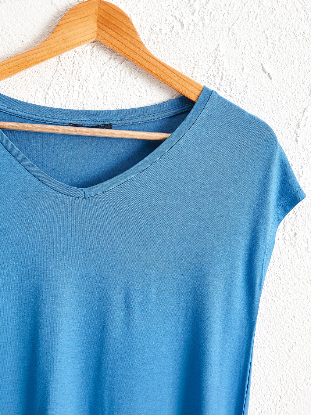 Mavi V Yaka Düz Kısa Kollu Viskon Kadın Tunik-2
