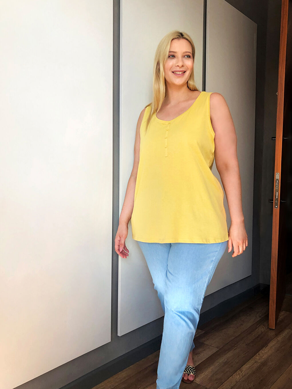 Basic majica na bretele sa okruglim izrezom