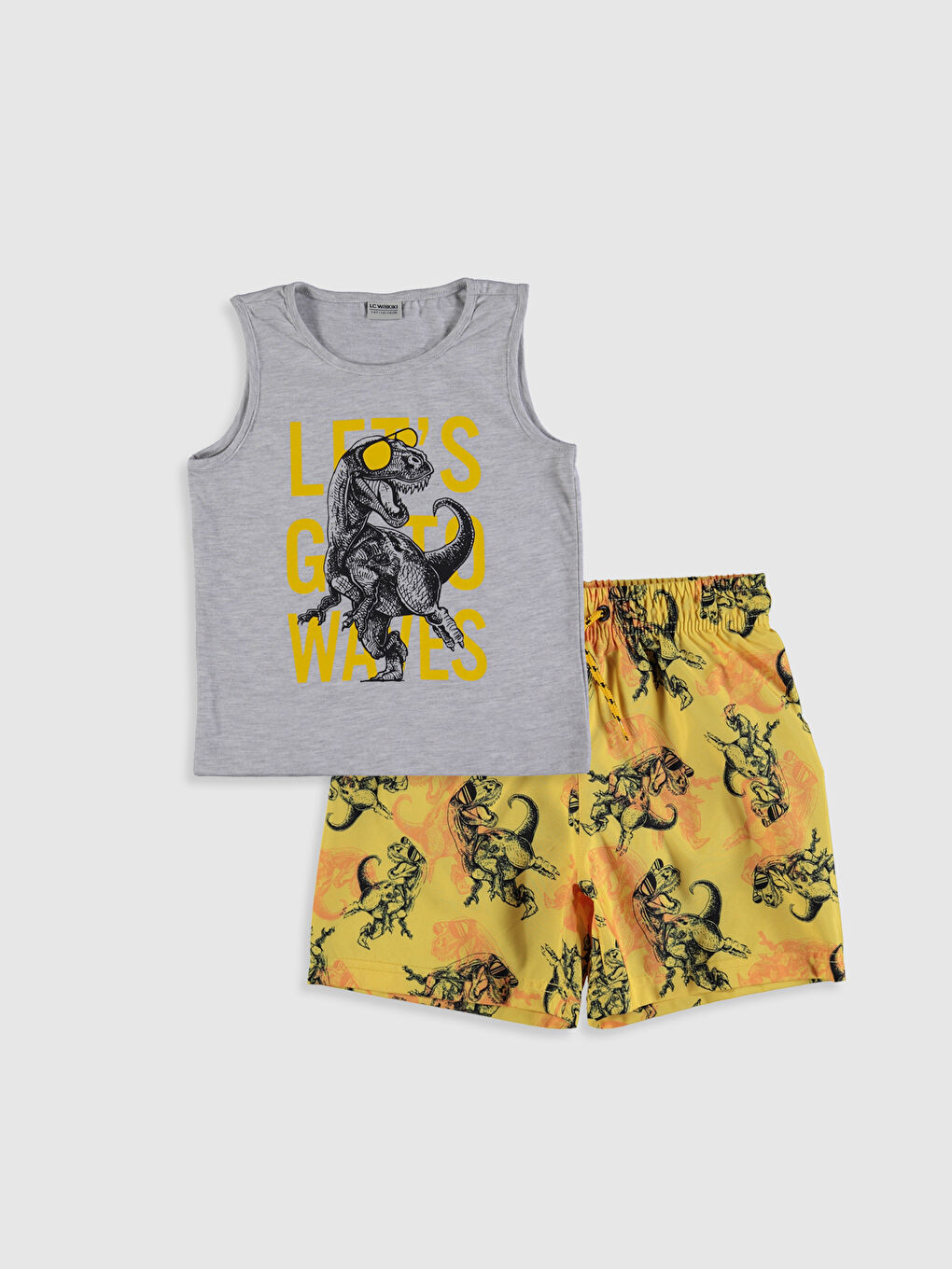 أولاد شورت رياضي وبحري