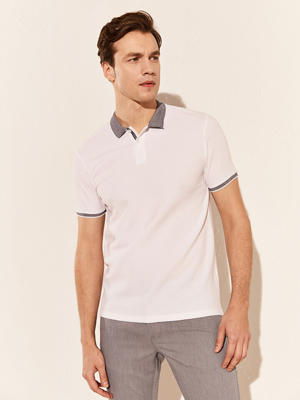 Beyaz Slim Fit Polo Yaka Kısa Kollu Jakarlı Tişört-1