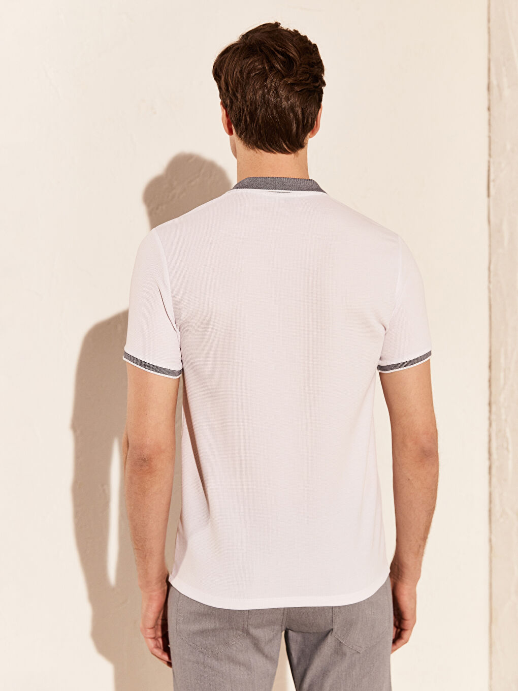 Beyaz Slim Fit Polo Yaka Kısa Kollu Jakarlı Tişört-3