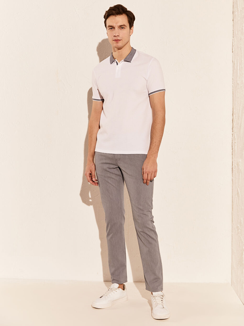 Beyaz Slim Fit Polo Yaka Kısa Kollu Jakarlı Tişört-4