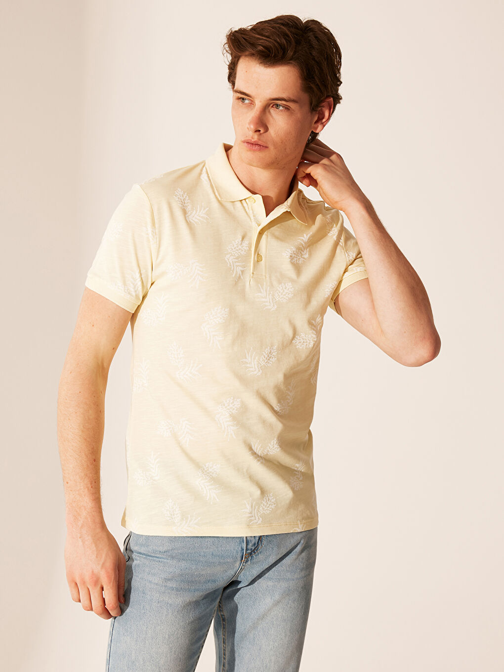 Sarı Desenli Polo Yaka Kısa Kollu Pike Erkek Tişört-1