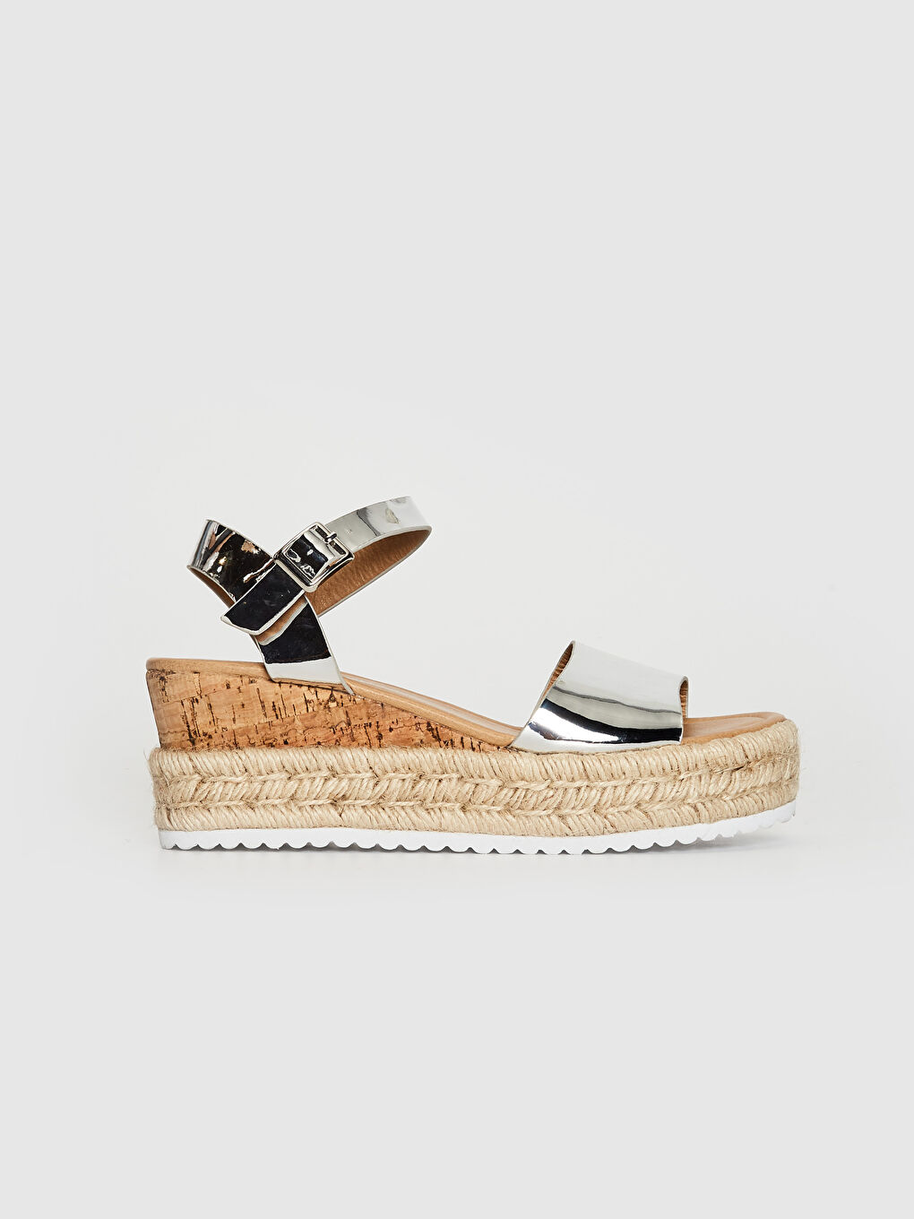 Женские сандалии на танкетке из лакированной кожи-1