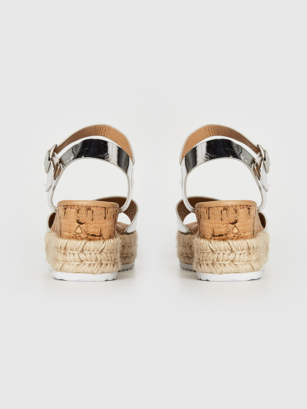 Женские сандалии на танкетке из лакированной кожи-2