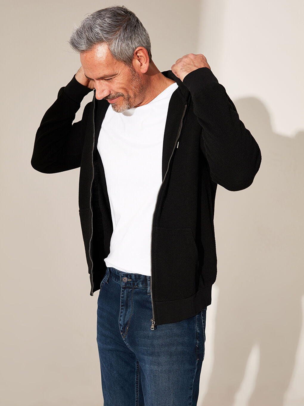 Siyah Kapüşonlu Fermuarlı Sweatshirt-2