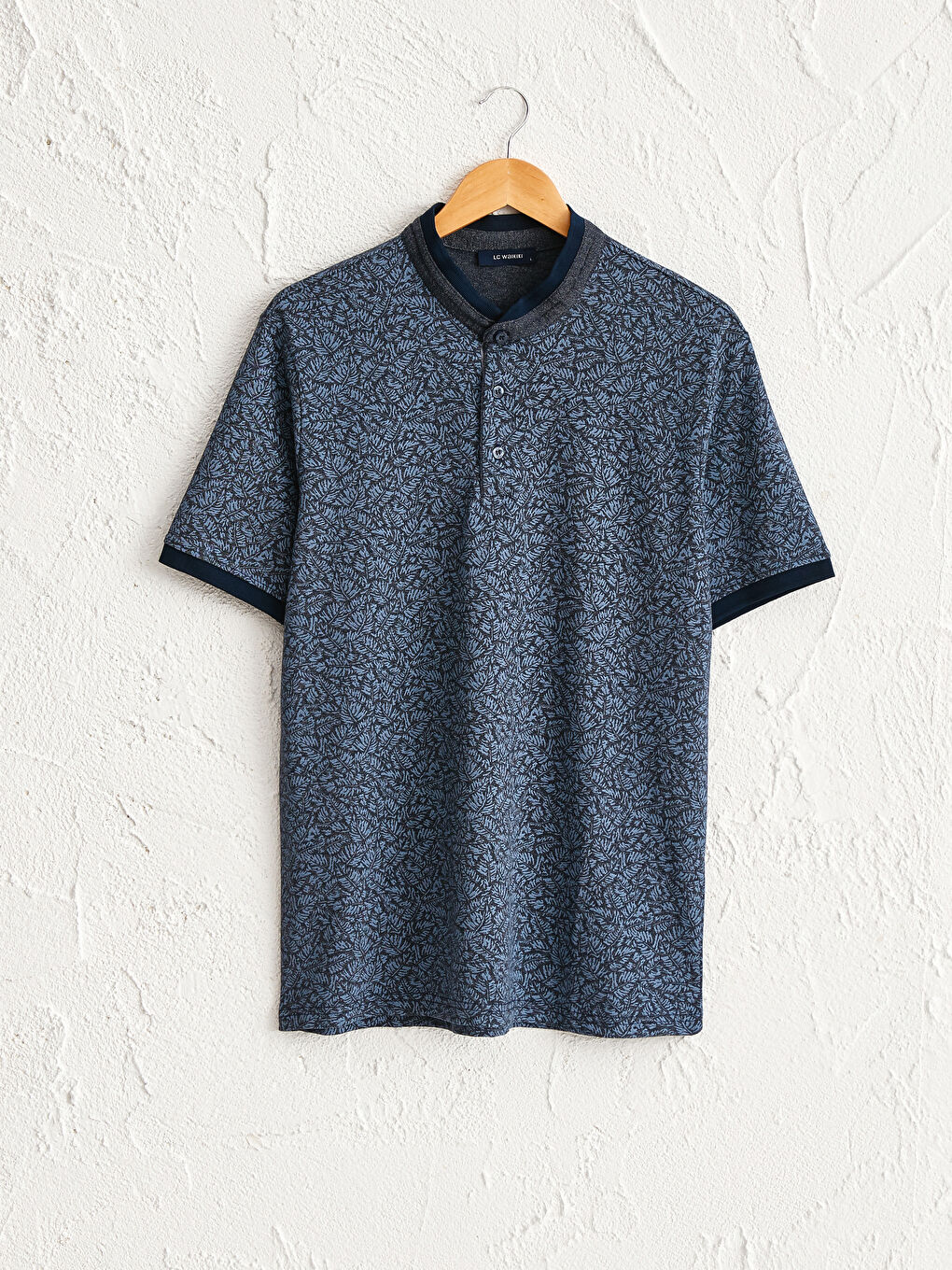 Lacivert Hakim Yaka Desenli Kısa Kollu Tişört