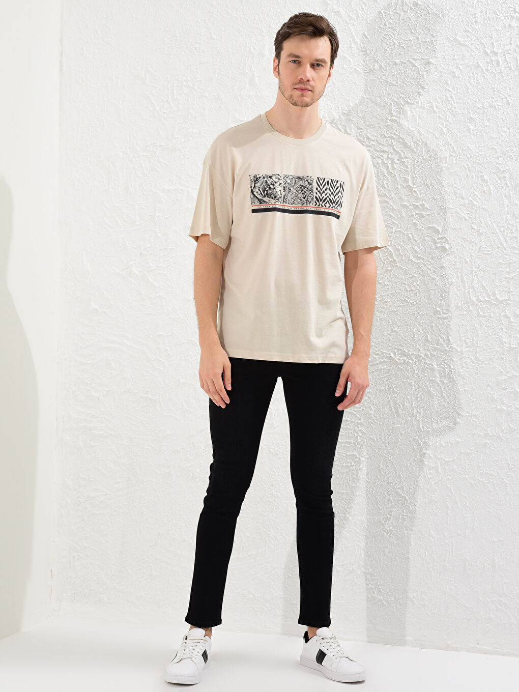 Bej Bisiklet Yaka Baskılı Oversize Tişört-1