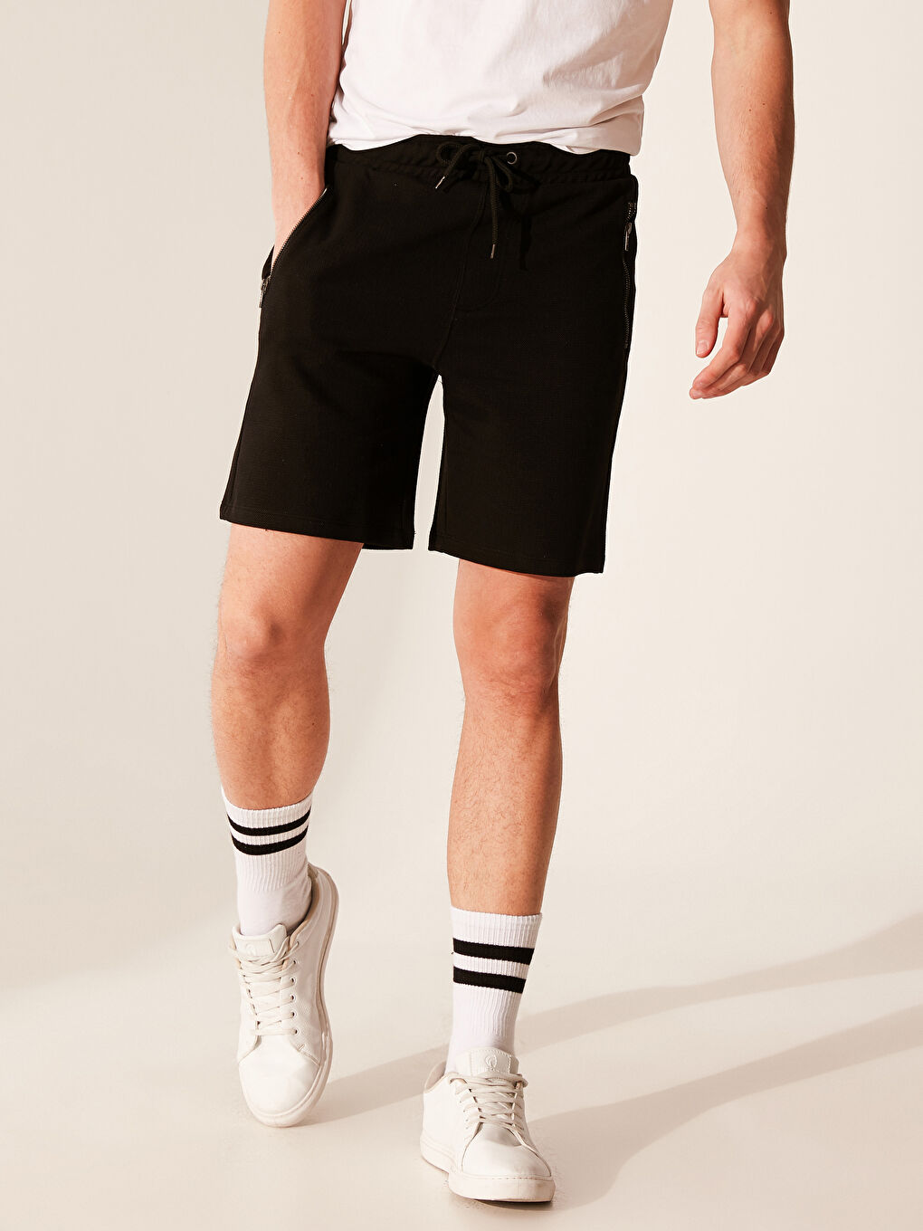 Siyah Dar Kalıp Pike Erkek Spor Şort-3