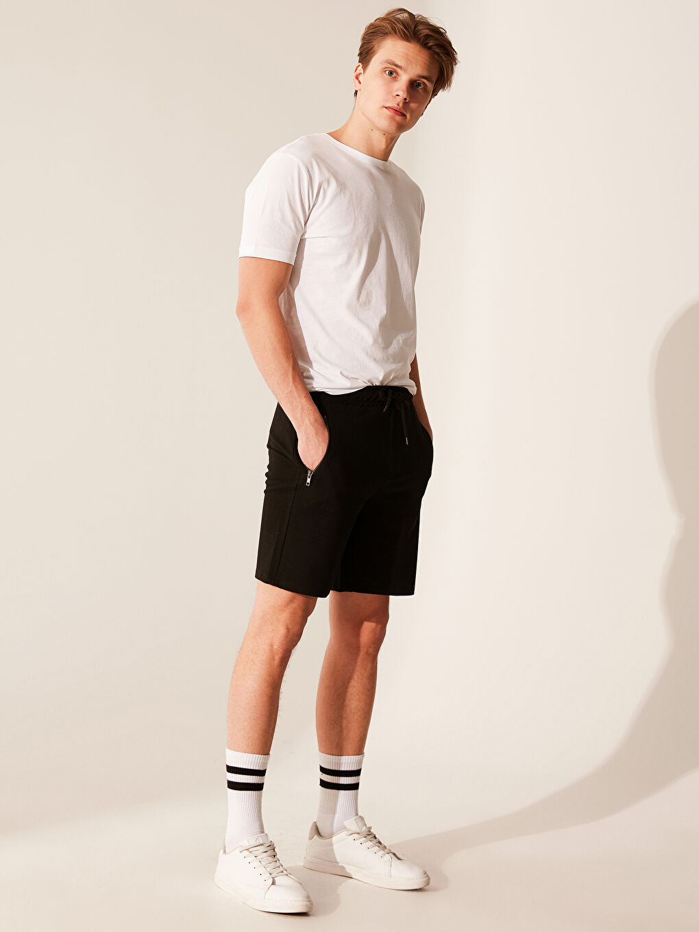 Siyah Dar Kalıp Pike Erkek Spor Şort-5