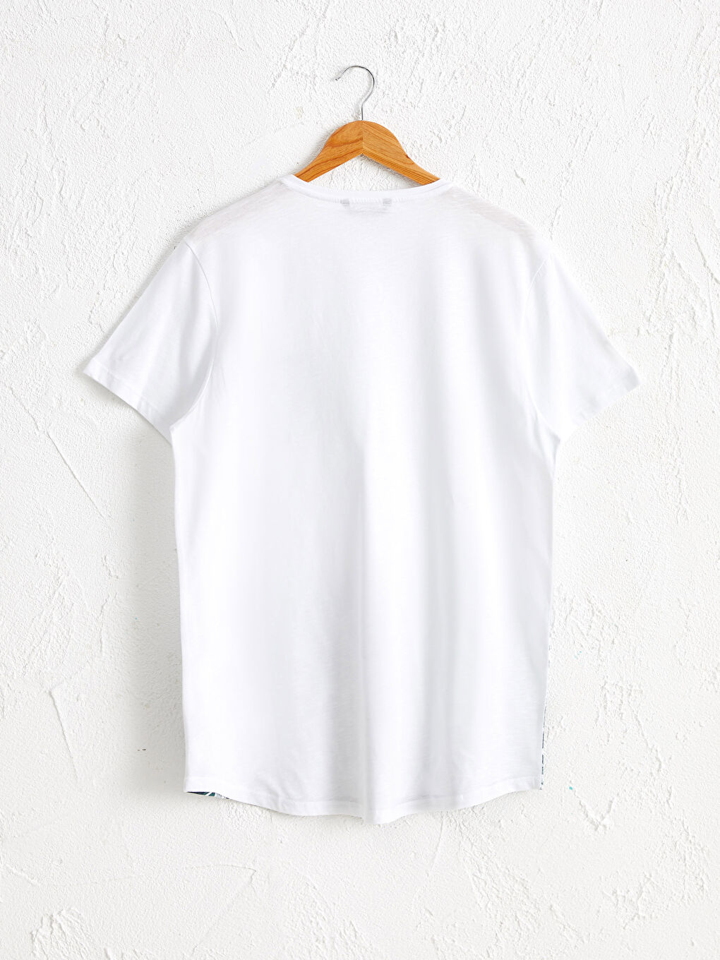 Beyaz Bisiklet Yaka Baskılı Tişört-1