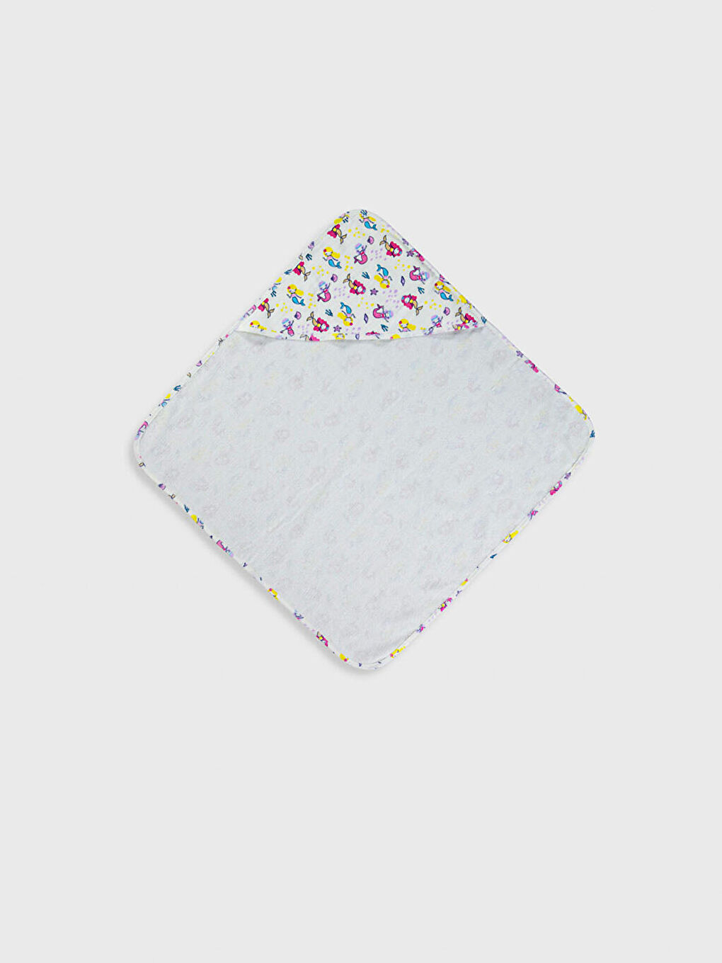 Ekru Kız Bebek Desenli Havlu