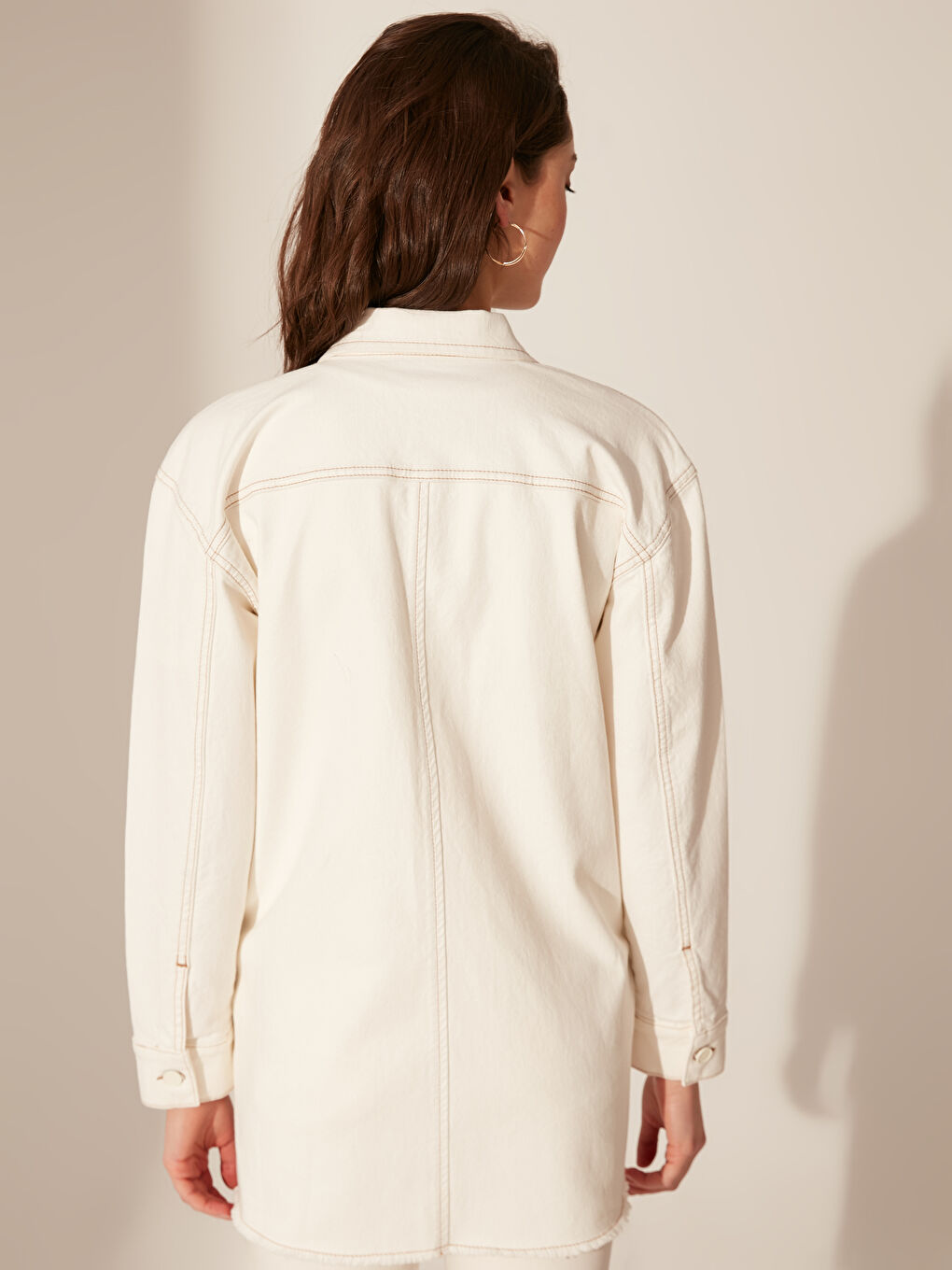 Beyaz Standart Fit Uzun Kollu Kadın Jean Ceket-3