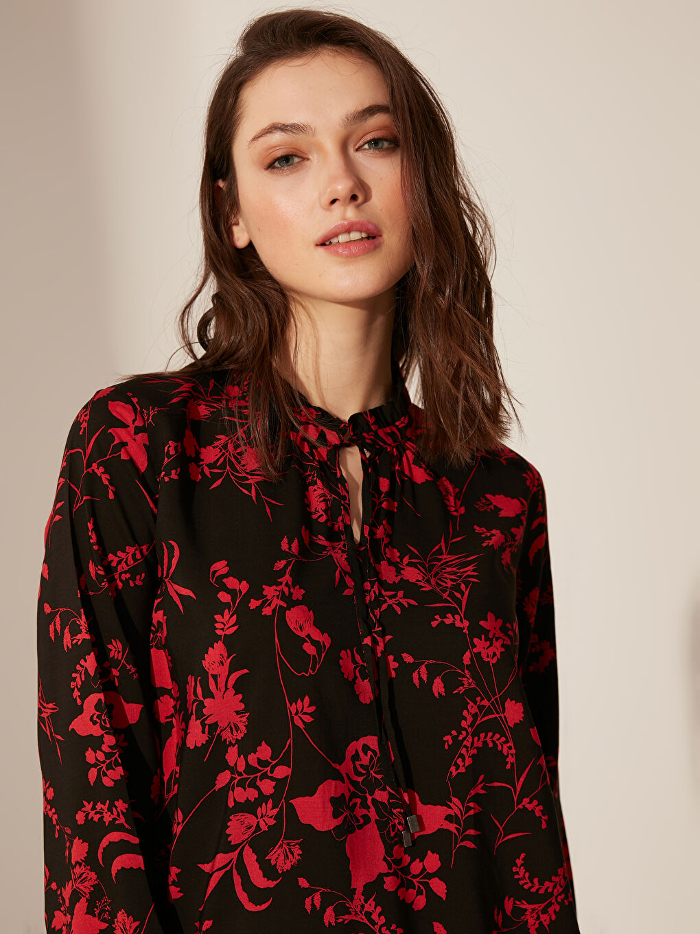 بلوزة كم طويل عادي كريب للسيدات-3