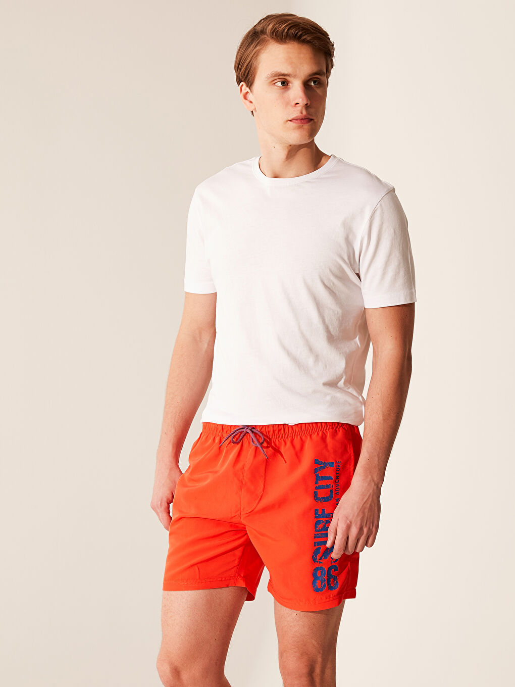 Turuncu Kısa Boy Baskılı Deniz Şortu