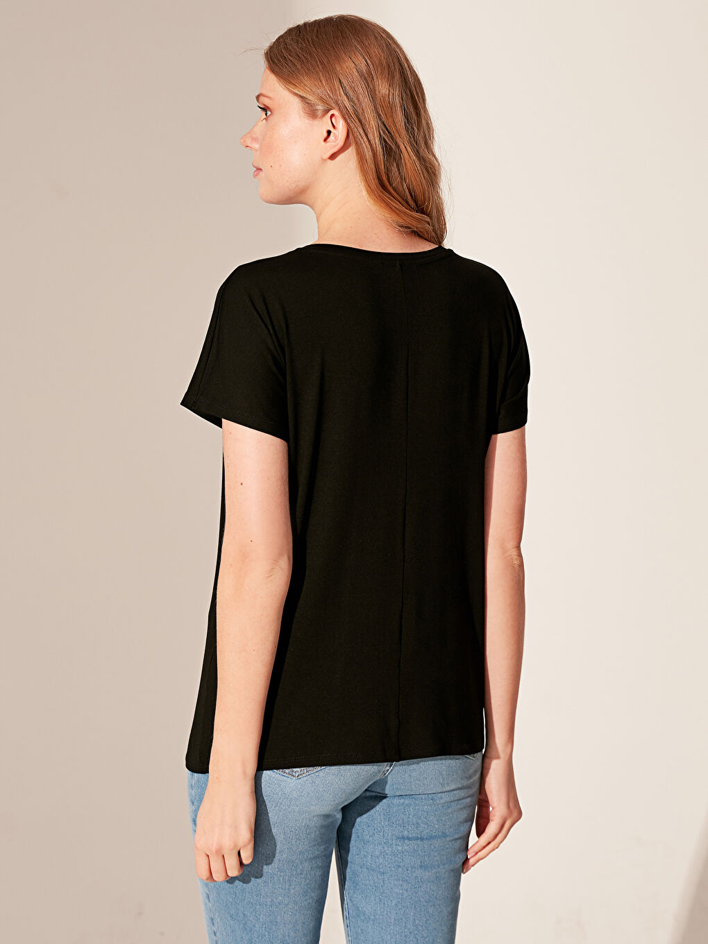 Футболка з круглим вирізом та коротким рукавом для жінок-3