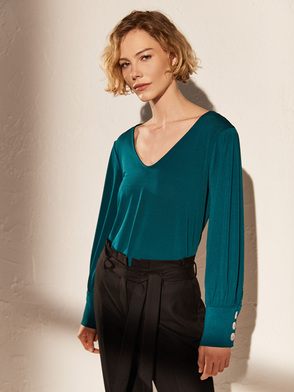 Yeşil V Yaka Düğme Detaylı Balon Kollu Kadın Bluz-2