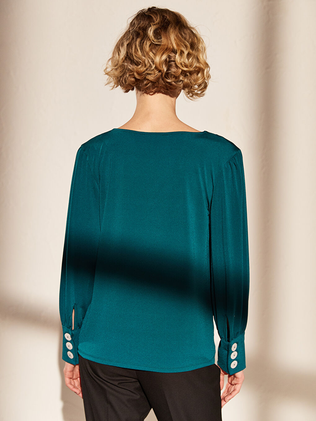 Yeşil V Yaka Düğme Detaylı Balon Kollu Kadın Bluz-3