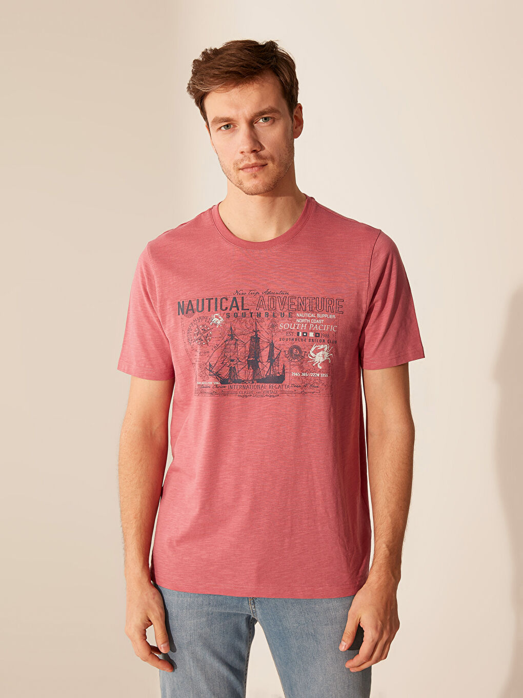 Футболка из чесаного хлопка с круглым вырезом и принтом-1