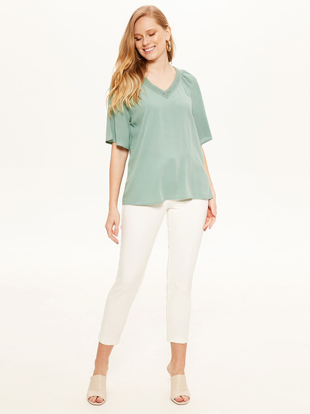 Blouse Femme à Manches Courtes et Encolure en V-1