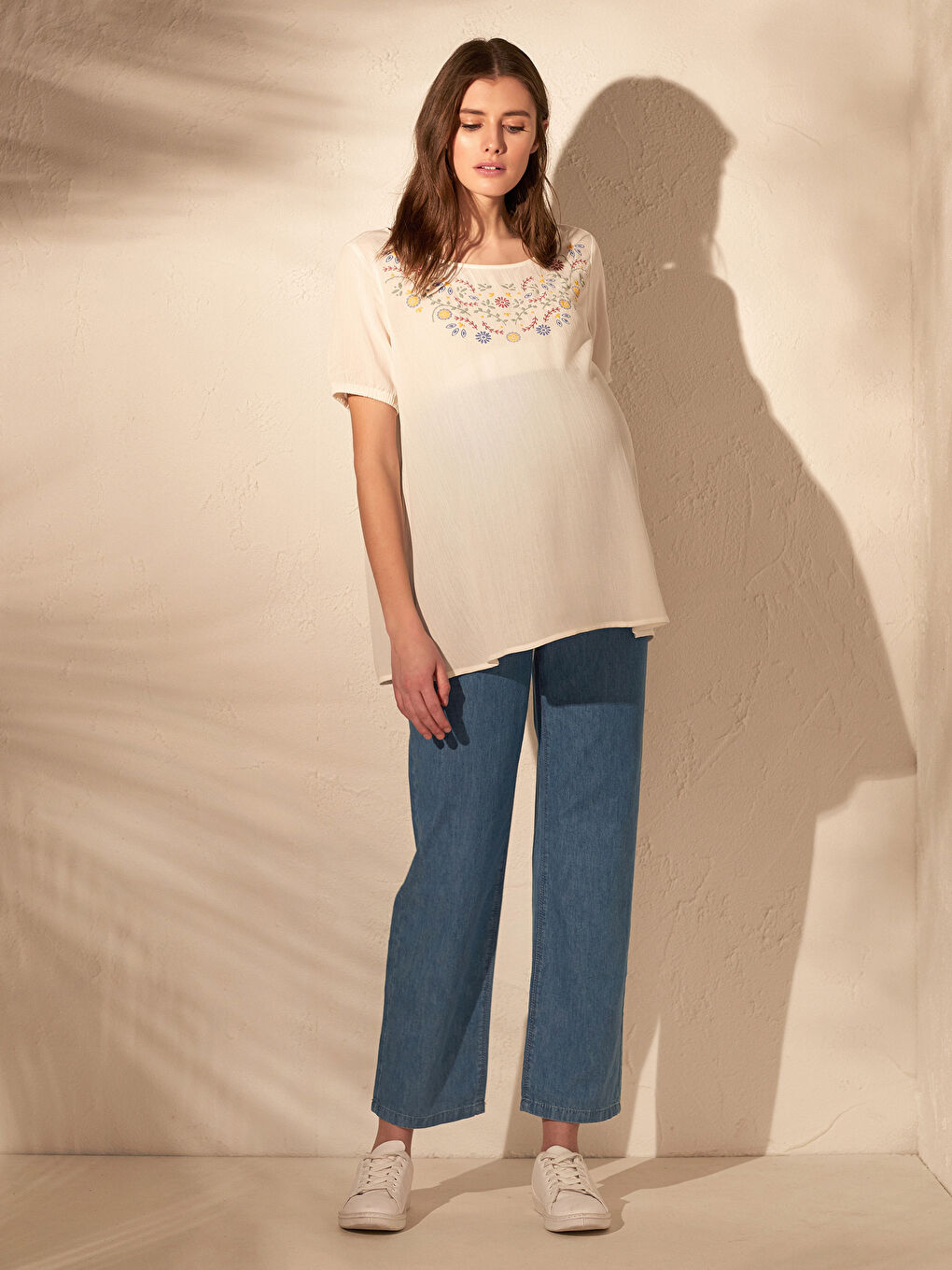 بلوزة للحوامل بياقة مطرزة-1