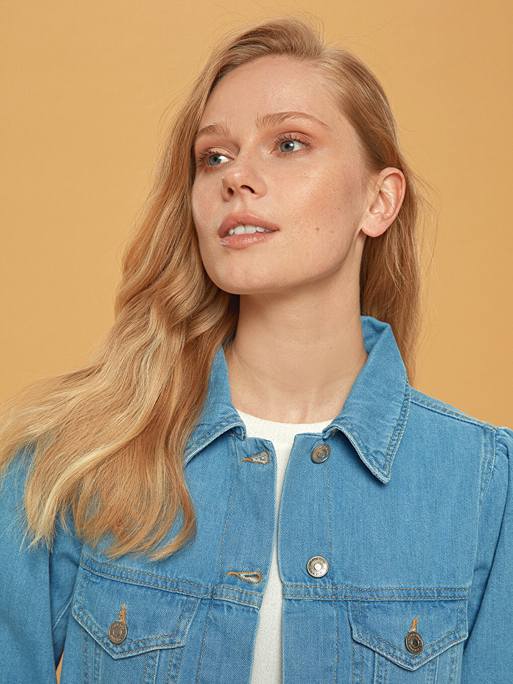 جاكيت جينز كم طويل بياقة قميص للسيدات-2