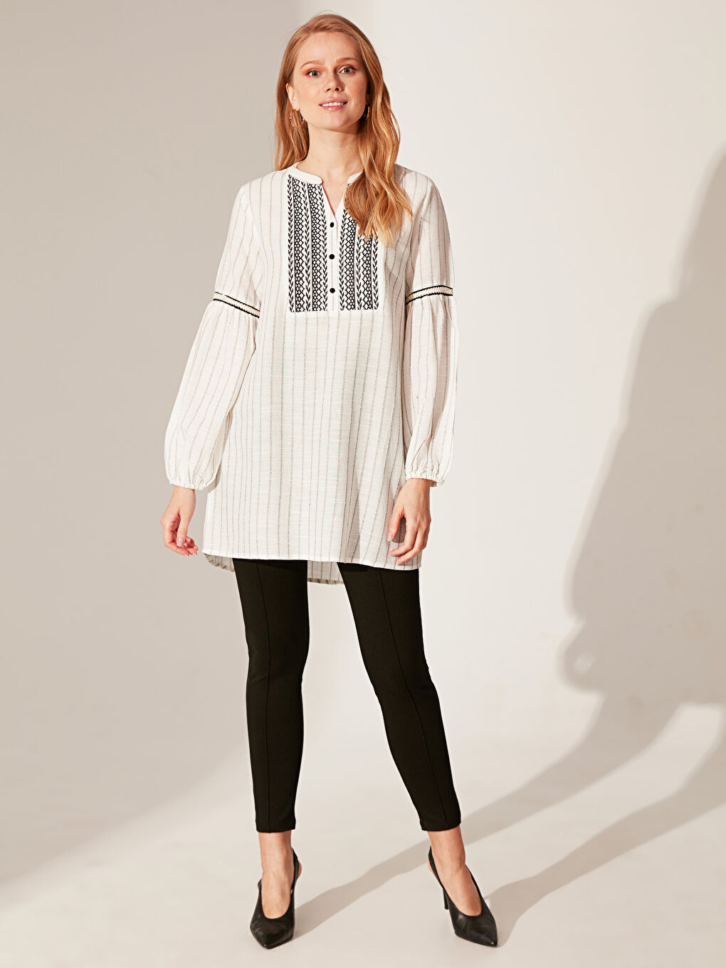 Siyah Uzun Kollu Krep Kadın Desenli Salaş Tunik-2