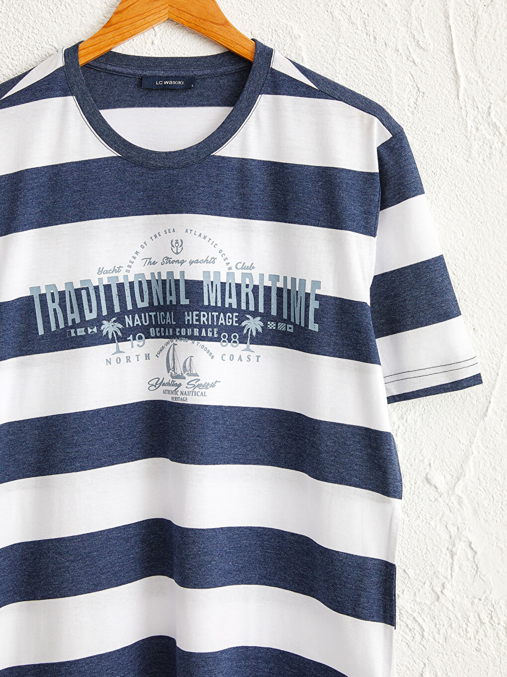 Beyaz Rahat Kalıp Bisiklet Yaka Baskılı Tişört-2