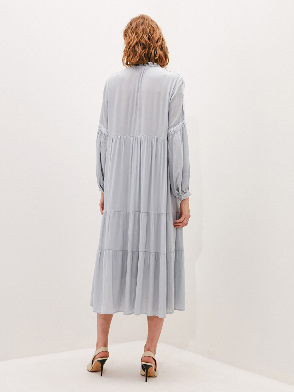 Yeşil Fırfırlı Bağlamalı Yaka Dantel Detaylı Uzun Kollu Krinkle Kumaş Kadın Elbise-5