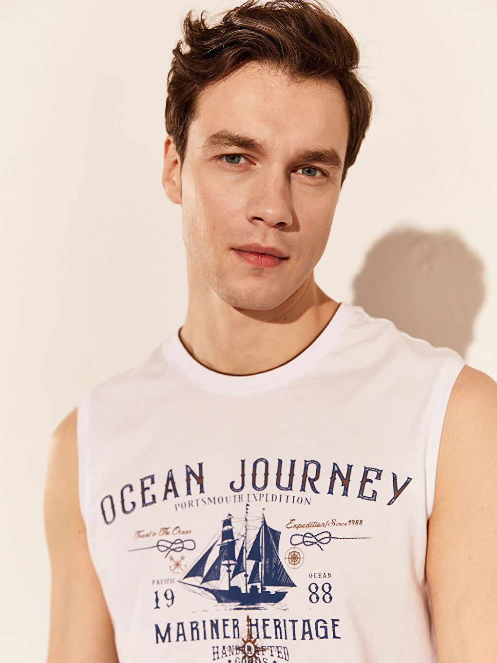 Beyaz Bisiklet Yaka Baskılı Pamuklu Erkek Kolsuz Tişört-1