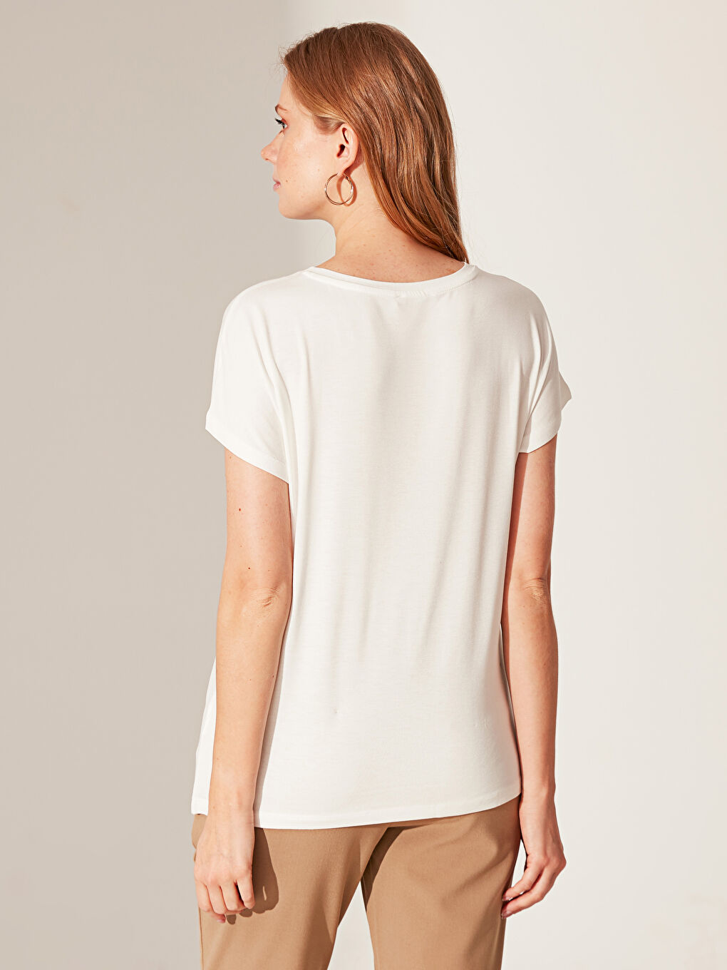 Ekru Bisiklet Yaka Kısa Kollu Kadın Tişört-7