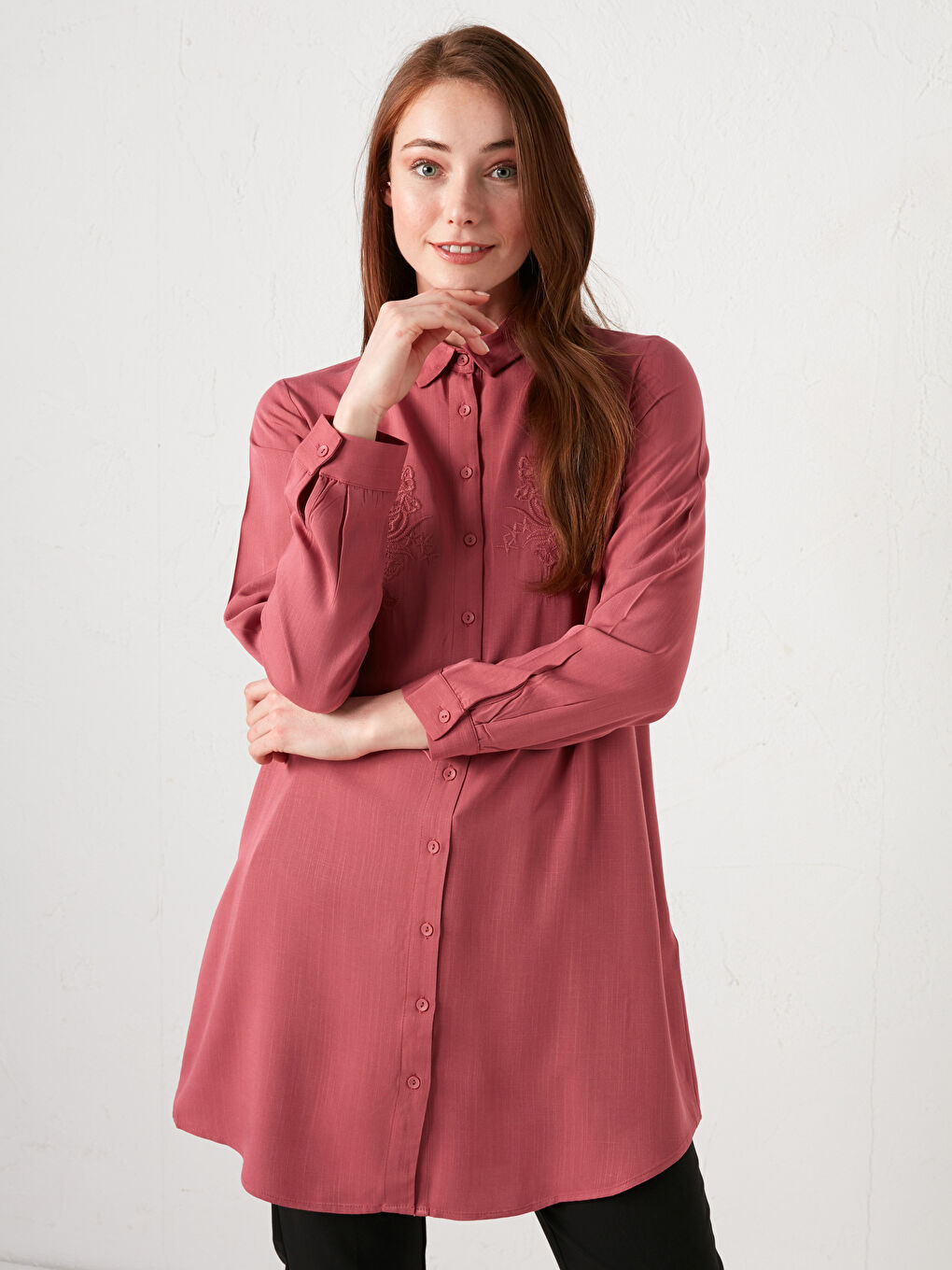 Pembe İşlemeli Viskon Kadın Gömlek Tunik