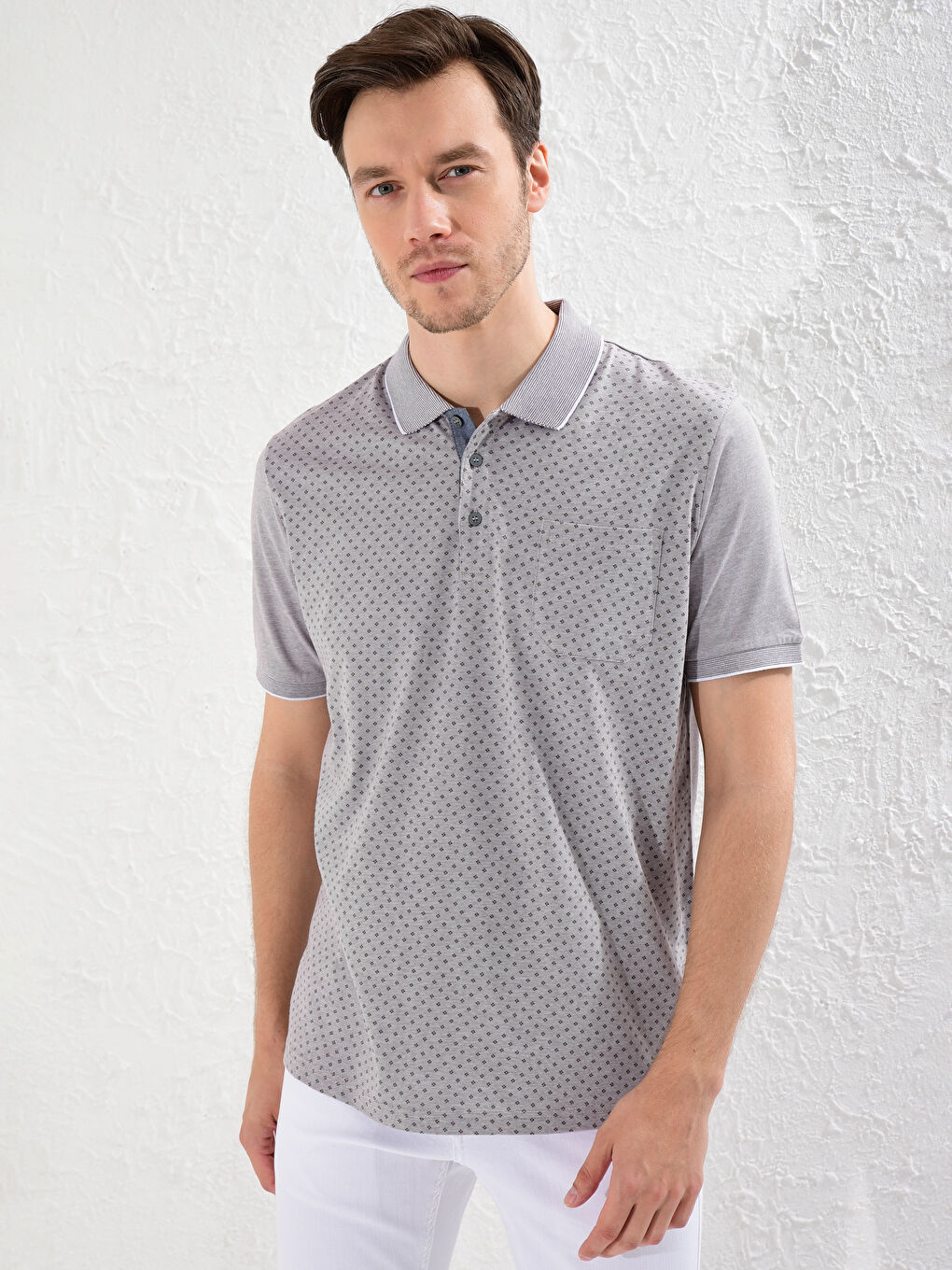 Bej Polo Yaka Desenli Kısa Kollu Tişört