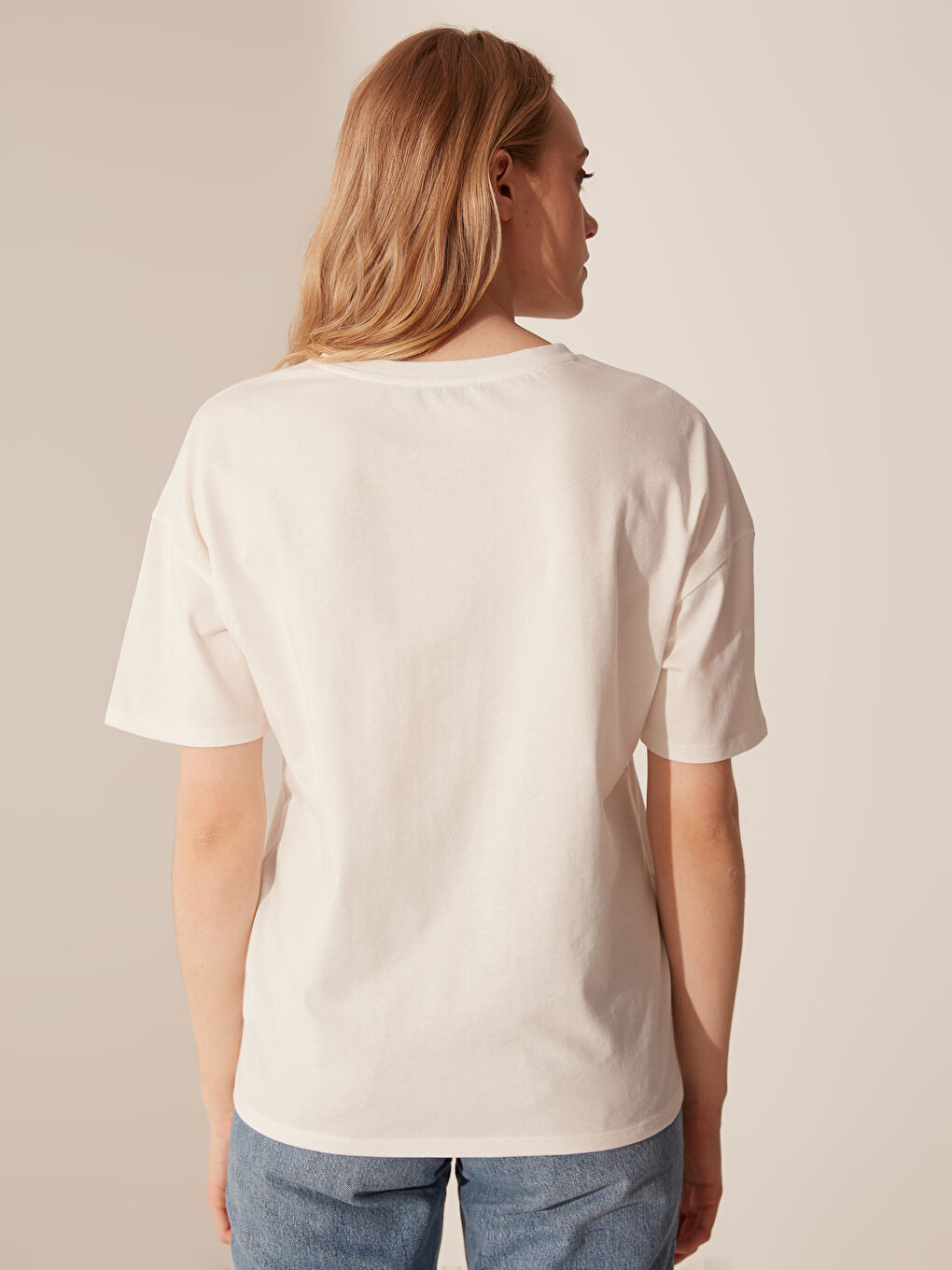 Ekru Bisiklet Yaka Kısa Kollu Kadın Tişört-8
