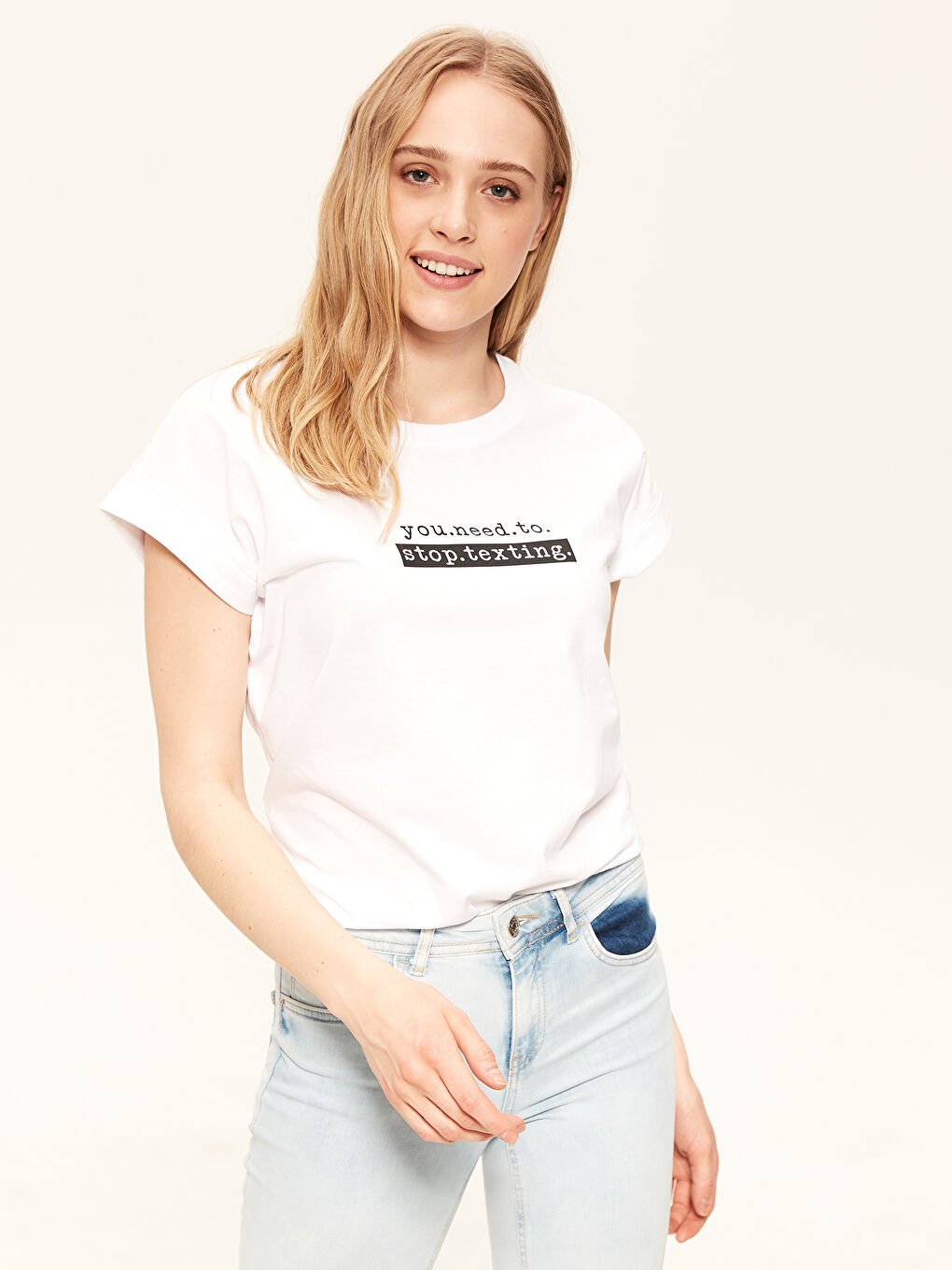 Beyaz Bisiklet Yaka Kısa Kollu Kadın Tişört-2