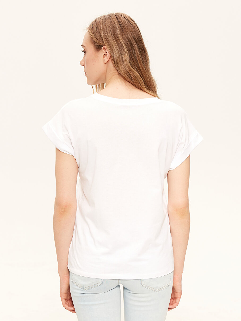 Beyaz Bisiklet Yaka Kısa Kollu Kadın Tişört-4