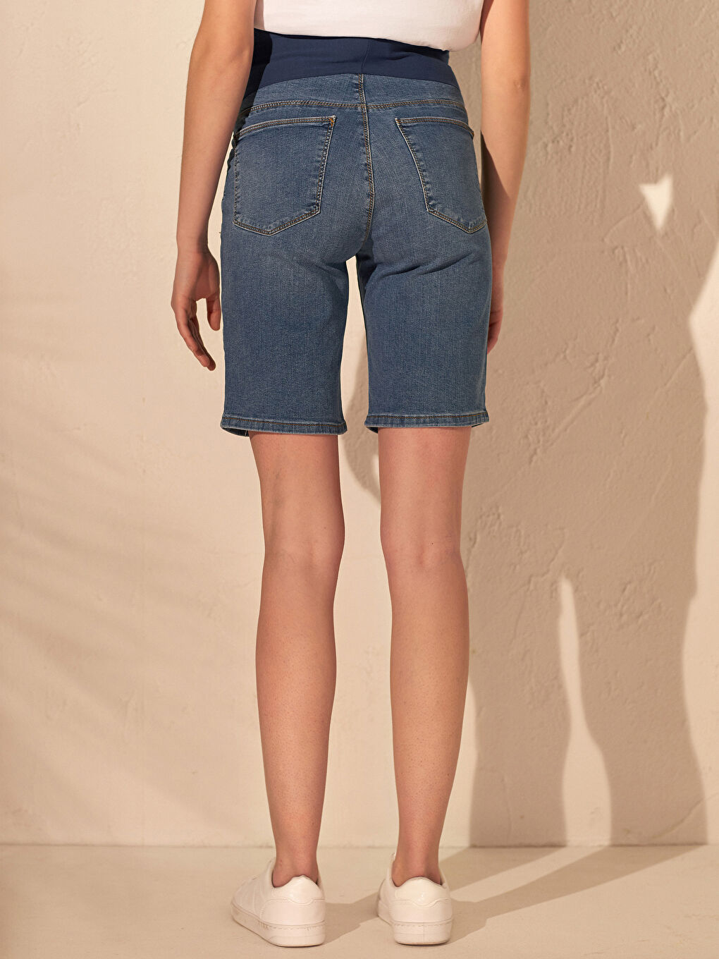 شورت جينز حريمي حامل بقصة عادية-3