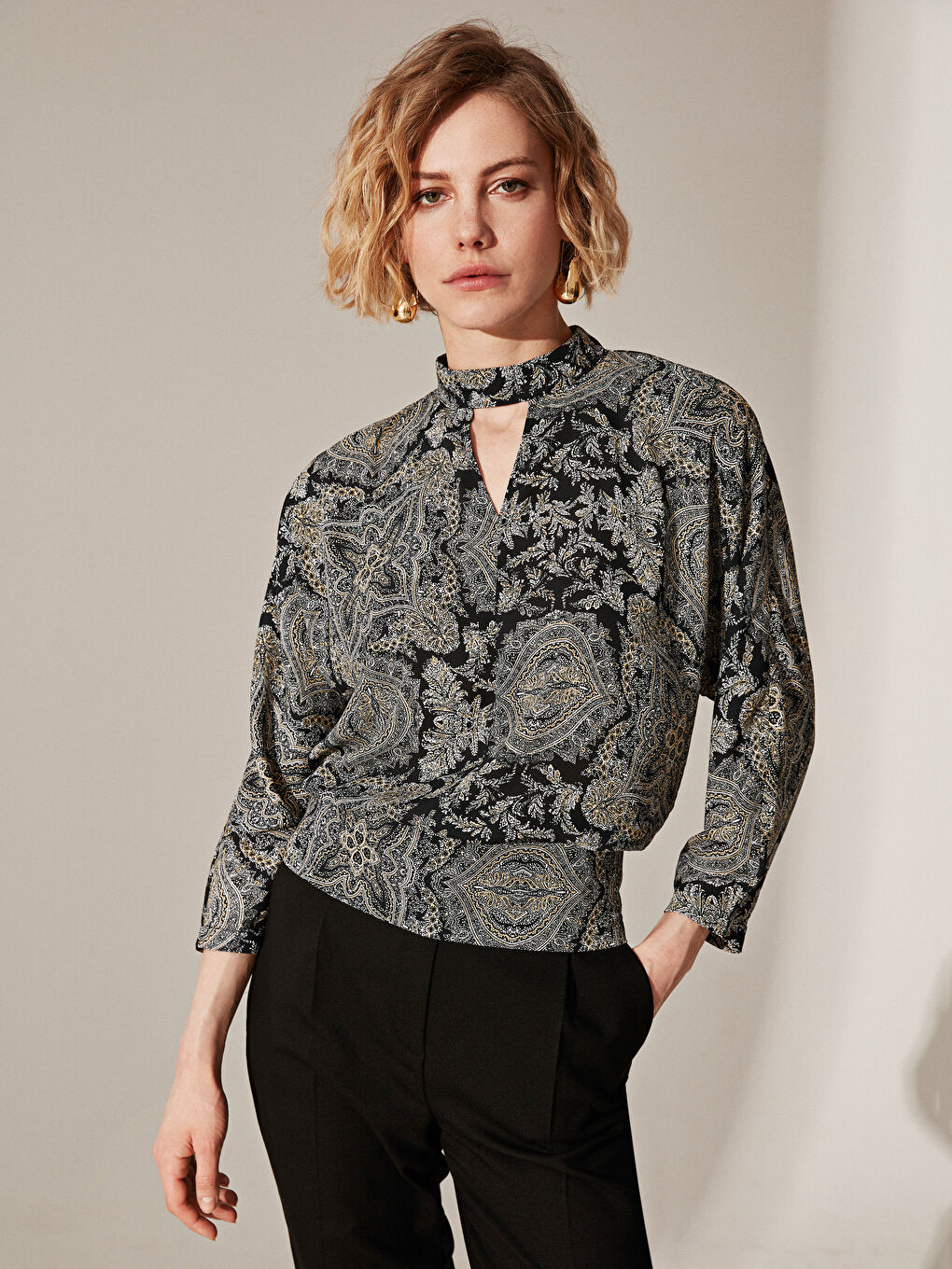 Siyah Bisiklet Yaka Desenli Uzun Kollu Kadın Bluz