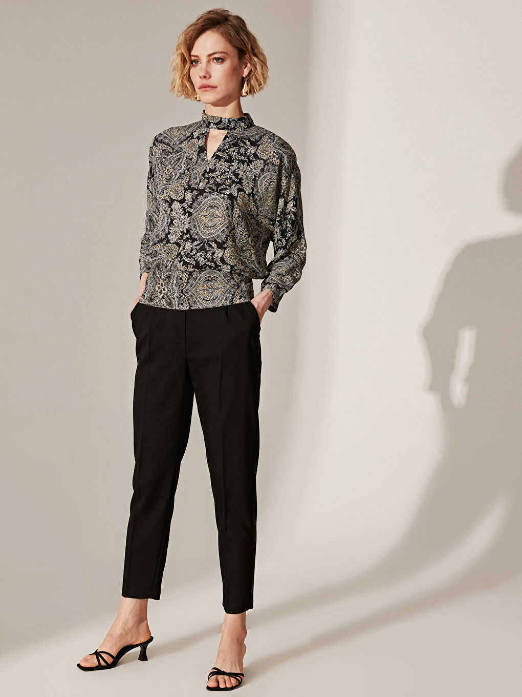 Siyah Bisiklet Yaka Desenli Uzun Kollu Kadın Bluz-1