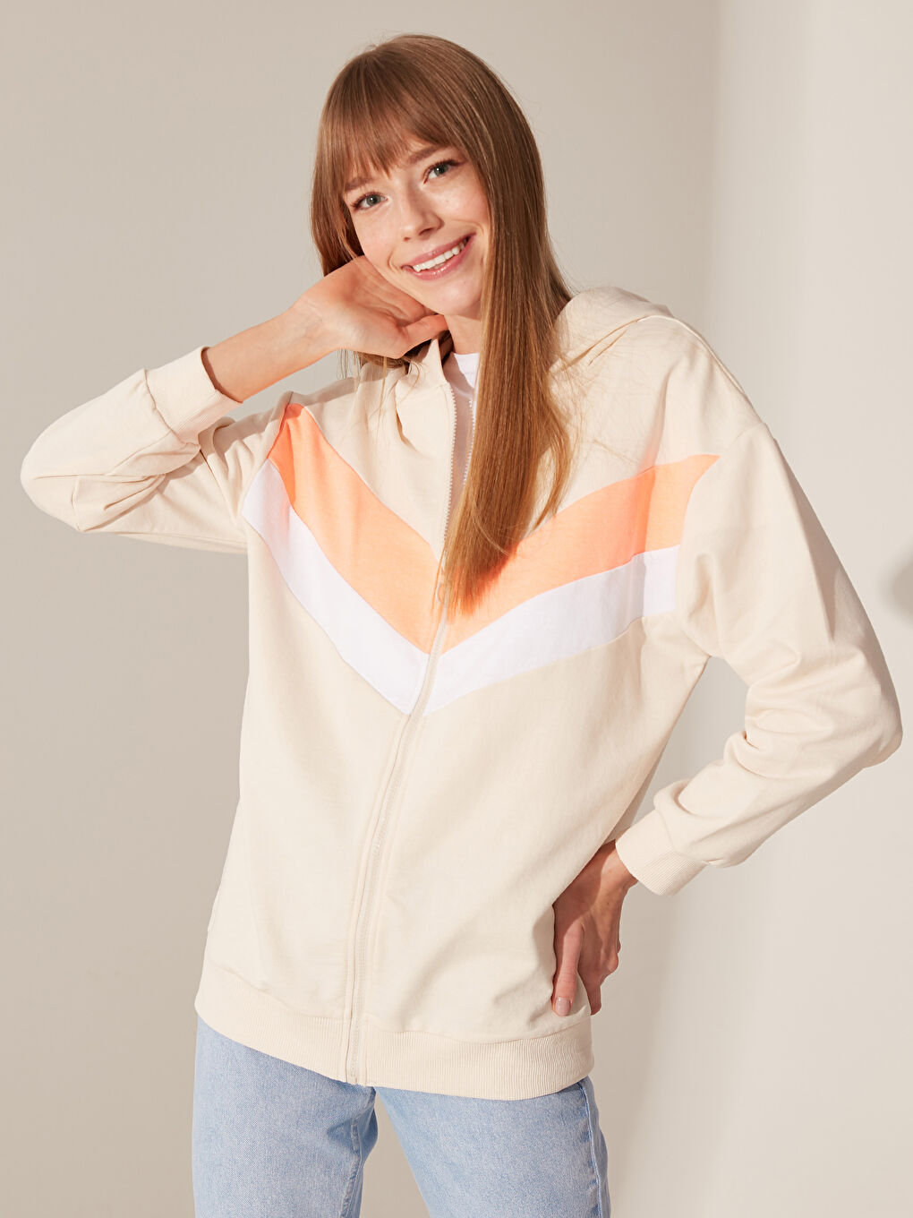 Bej Kapüşonlu Uzun Kollu Sweatshirt Kumaşı Kadın Spor Hırka-2